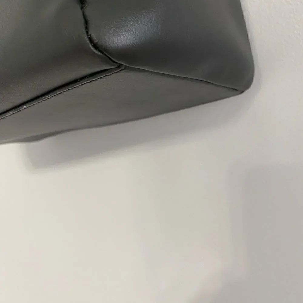 Kate Spate Shoulder Bag - Picture 7 of 13